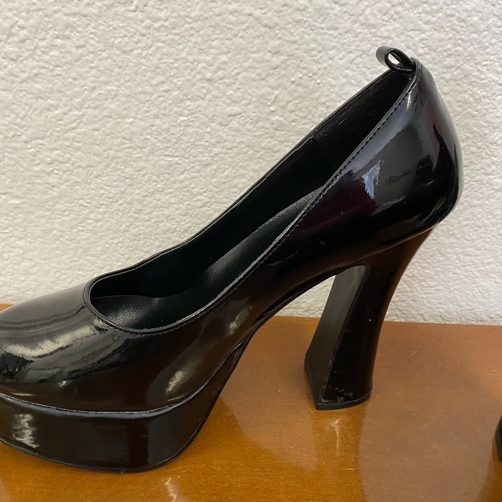 Pleaser Pumps
